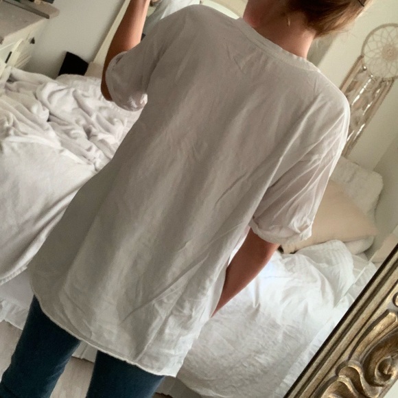 Split Length Loose Tee - Picture 3 of 4